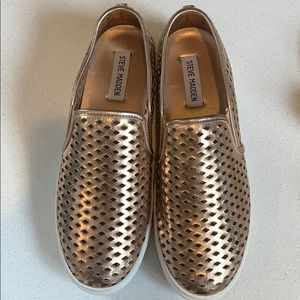 Steve madden size 10 rose gold slip on shoes